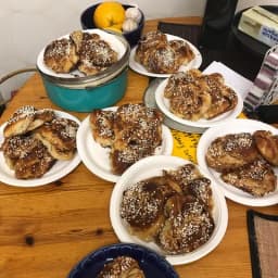 Raggmunk med fläsk och rårörda lingon